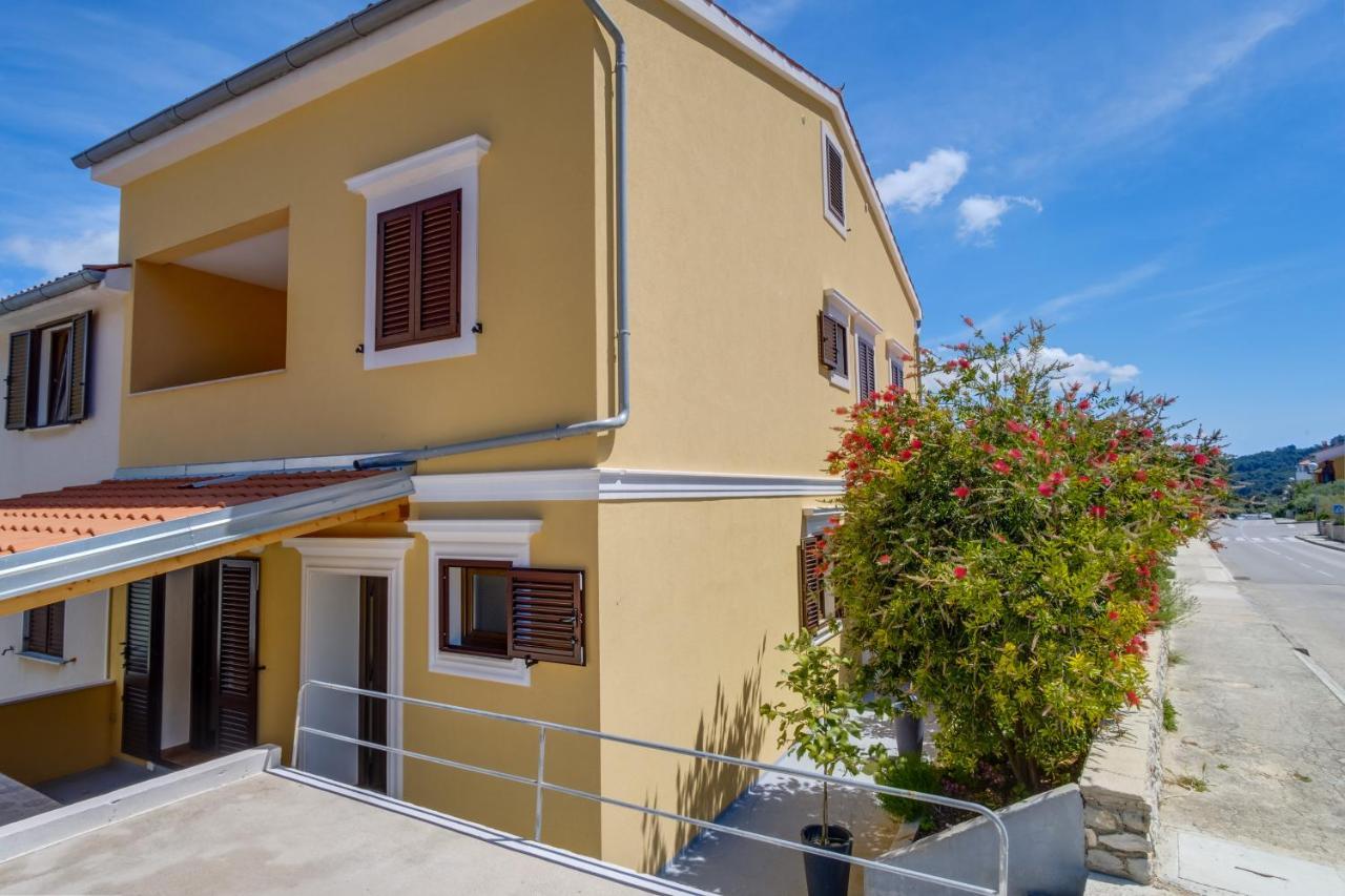 Abba Apartments Мали-Лошинь Экстерьер фото